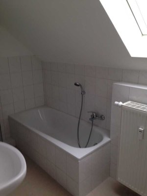 Kleine Haushälfte mit drei Zimmern in Neustadt (Hessen)