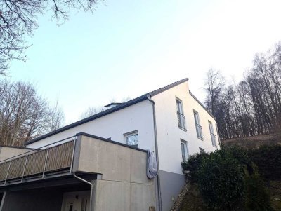 Schaffen Sie sich ein neues Zuhause - neuwertige Doppelhaushälfte in Metten!