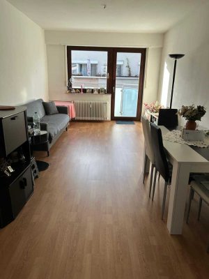 Tolle 2 ZKBB 60m² Wfl., neue Einbauküche, super Grundriss, WG möglich!