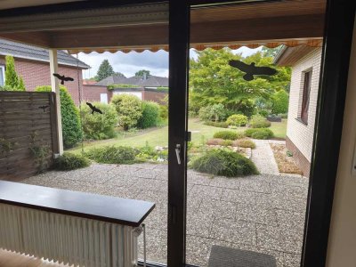 Bungalow mit überdachter Terrasse und traumhaftem Garten
