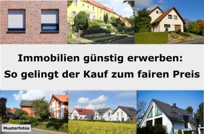 Vielseitig nutzbare Hofstelle mit Zwei-Parteien-Haus und zahlreichen Nebenbauten