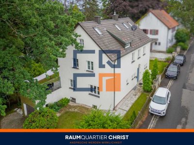 Kernsaniertes Einfamilienhaus mit großen Grundstück  in zentraler Lage
