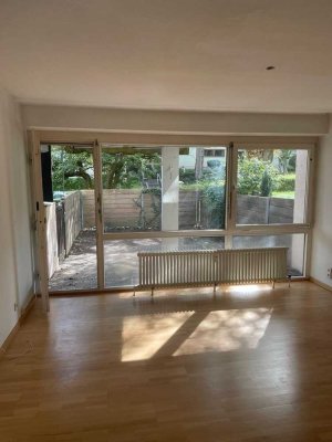 Bezugsfreie 4,5-Zi.-Wohnung mit Terrasse & Tiefgarage - im Grünen