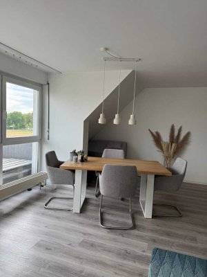 Stilvolle, modernisierte 4,5-Zimmer-Maisonette-Wohnung mit geh. Innenausstattung mit Balkon und EBK