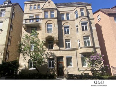 *** Renovierungsbedürftige 3 Zi. Altbauwohnung mit  PKW-Stellplatz ***
