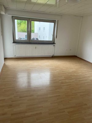***EINZIEHEN-WOHLFÜHLEN!***HELLE UND GERÄUMIGE 3 ZKB WOHNUNG MIT BALKON