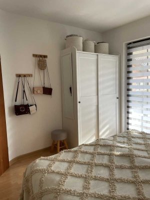 Stilvolle, modernisierte 3-Raum-Wohnung mit Balkon und EBK in Leonberg