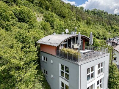 RESERVIERT! Für Menschen die DAS Besondere suchen: Architektenhaus mit Ausblick und Aufzug