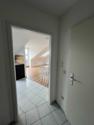 Helle, moderne 1-Zimmer-Wohnung mit Balkon in Oettingen