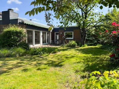 Ein Bungalow in Sackgassenlage für Jung und Alt: Familientauglichkeit trifft Ebenerdigkeit