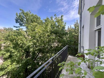BEZUGSFREIE 4 ZIMMER-ALTBAUWOHNUNG MIT  BALKON IN TOPLAGE VON BERLIN SCHÖNEBERG