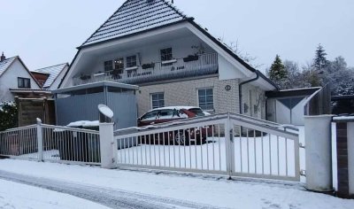 Fast wie Ihr eigenes Haus: Hochwertige  grüne Oase, Erdgeschosswohnung mit eigenem Garten.