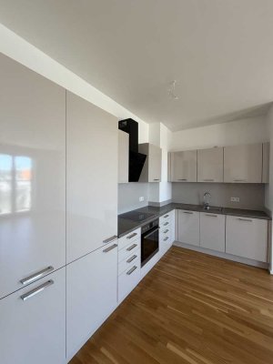 Lichtdurchflutete 4-Raum-Wohnung mit Einbauküche und Balkon