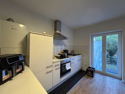 Gemütliche Souterrain-Wohnung mit Einbauküche und Terrasse