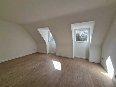 HELL, RUHIG & ZENTRAL - SANIERTE DG WOHNUNG