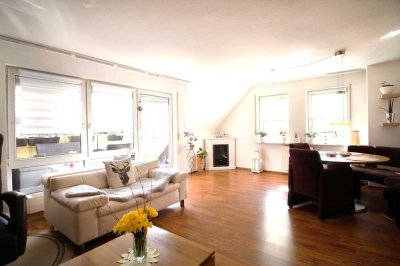 FAMILIENLIEBLING: Attraktive 4-Zimmer-Maisonette-Wohnung mit sonniger Terrasse und TG-Stellplatz.