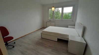 Befristet auf 2 Jahre: Helle 4-Zimmer-Wohnung in Berlin-Marzahn (voll-möbliert)