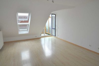 Ausbaufähige 2 Zimmer Dachwohnung -gut vermietet - als Kapitalanlage