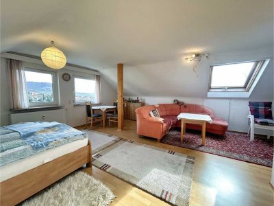 Idyllische, möblierte 2,5-Zimmer-Dachgeschosswohnung mit sagenhaftem Ausblick in Korb!
