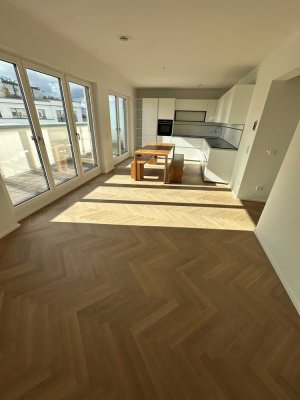 Von Privat: Exklusives 4 Zimmer Penthouse mit Dachgarten