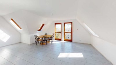 Gepflegte 3-Zimmer-DG-Wohnung mit EBK und Französischen Balkonen in Fürth