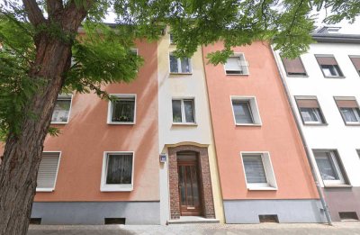 Renovierte 2 ZKDB Dachgeschosswohnung mit Balkon