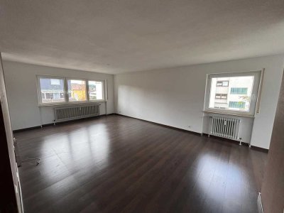 Helle 4,5-Zimmer-Wohnung mit Balkon & Tiefgarage zu vermieten