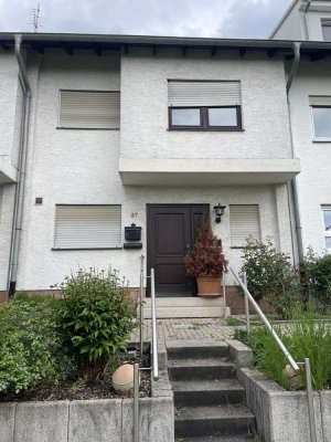 Reihenhaus in sehr guter Lage von Rosbach vor der Höhe