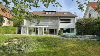 Ansprechendes Einfamilienhaus mit Hausmeister- und Einliegerwohnung in Korntal