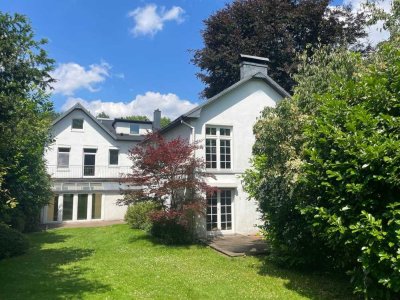 Ideal für Familien, Freiberufler, Gewerbetreibende: Altbauvilla mit Gästehaus auf tollem Grundstück