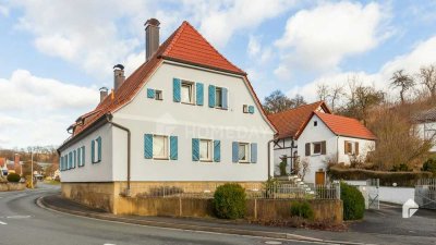 Idyllisches Dreifamilienhaus mit Stil: Garage, Carport, Innenhof, Nebengebäude, Felsenkeller & mehr 