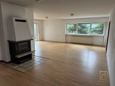 Christian Dik Immobilien / Große Erdgeschosswohnung mit Balkon