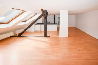 Sonnige Dachgeschosswohnung in der City von Hildesheim!