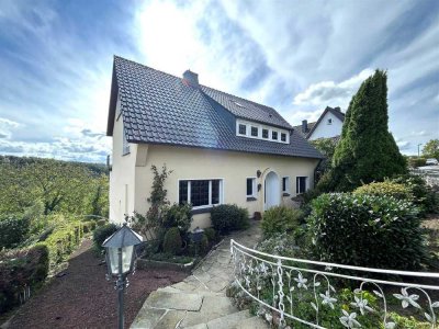 Großzügig Wohnen mit toller Aussicht! Einfamilienhaus mit Potenzial, 2 Balkonen &amp; Garten i...
