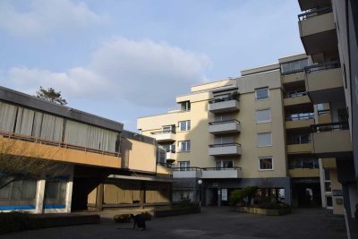 Helle 2 Zimmerwohnung mit Blick auf den Kurpark !!