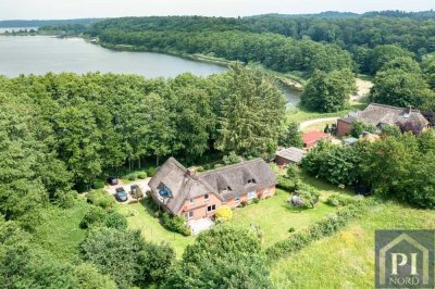 Haus am See - Traumhaftes Domizil mit drei Wohneinheiten in erster Seereihe