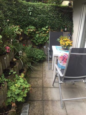 Uninahe renovierte 1-Zimmer-Wohnung mit Einbauküche und Terrasse -