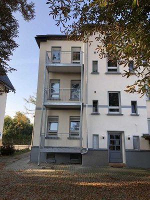 Frisch renoviert: Moderne 2-Raum-Wohnung | Einbauküche | großer Balkon |