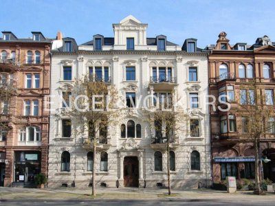 Taunusstraße: Charmante Altbauwohnung mit Aufzug und idyllischem Garten