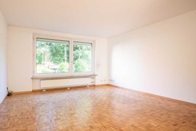 Bruchköbel: Gepflegte 4-Zimmer-Erdgeschoss-Wohnung mit S/W-Balkon & Einbauküche in ruhiger Wohnlage