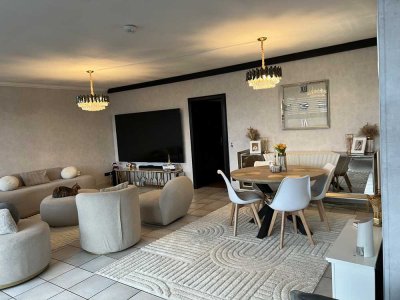 Einmalige Lichtdurchflutete, Großzügige 4-Zimmer Wohnung mit Dachterrasse