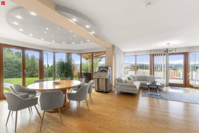 Lichtdurchflutetes Einfamilienhaus mit exklusiven Räumlichkeiten!!