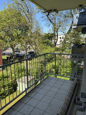 Porz-Eil - solide und gutgeschnittene (modernisierungsbedürftige) 3.-Zimmerwohnung mit Balkon!