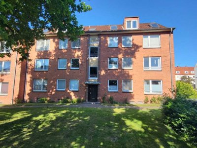 Gepflegtes Mehrfamilienhaus (11 Wohnungen + 3 Garagen)  in Lübeck-St. Jürgen (Nähe Uni)