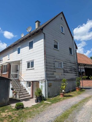 5-Zimmer Doppelhaushälfte im Altbau mit Bachlage, Garten & Stellplätzen zu vermieten