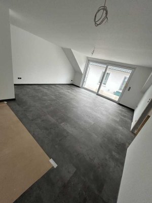 Helle 3-Zimmer Dachgeschosswohnung im Neubaugebiet mit Balkon in Münklingen