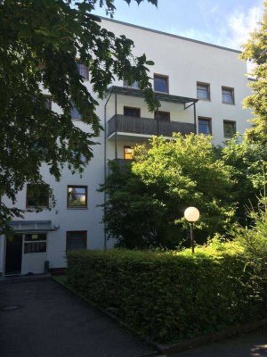 Passau-Zentrum, großzügiges Studentenappartement, direkt am Klostergarten, möbliert