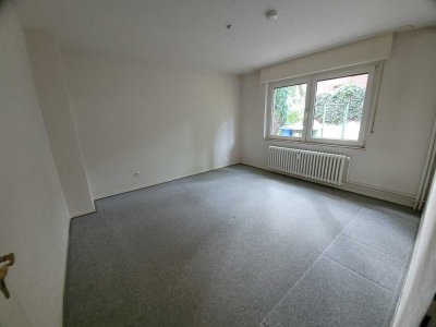 unrenovierte 2 Zimmer EG Wohnung
