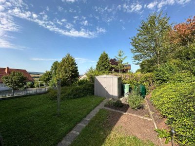 Helle 3-Zimmer-Wohnung mit großem Garten und Garage