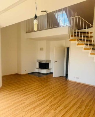 Schöner Wohnen in Ihrer 3,5 Zimmer Wohnung mit Kamin und Terrasse über den Dächern von Frankfurt